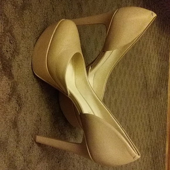 Taupe Nine West Heels - Picture 3 of 8